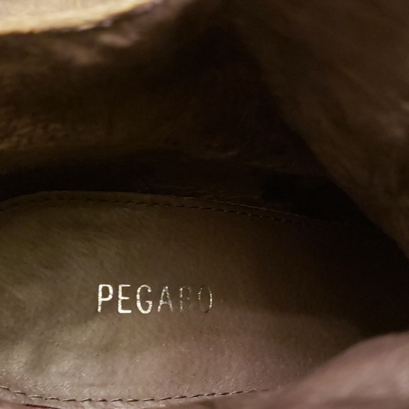 Pegabo suede heeled booties. Size 37 - Picture 9 of 11